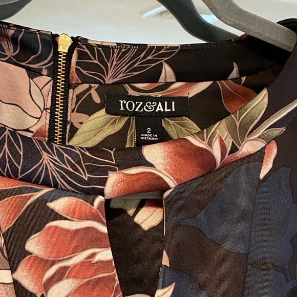 Floral fit and flare dress - Picture 3 of 3